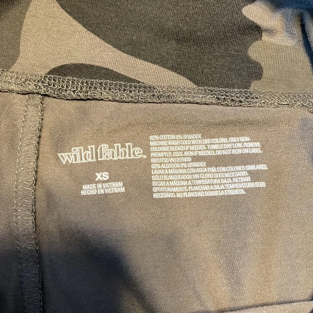 Wild Fable High Waited Green Camo Leggings. Size XS. EUC! - Picture 4 of 5